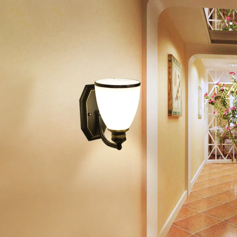 Klokvormige woonkamerwandlamp Klassiek crèmekleurig glas Zwart wandverlichtingsarmatuur Clearhalo
