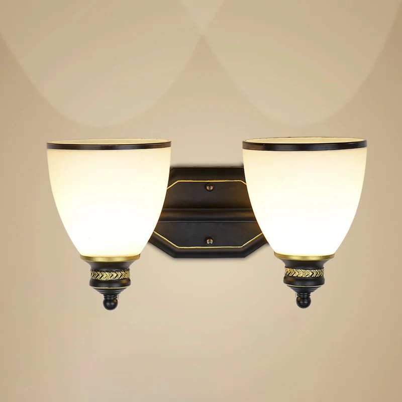 Klokvormige woonkamerwandlamp Klassiek crèmekleurig glas Zwart wandverlichtingsarmatuur Clearhalo