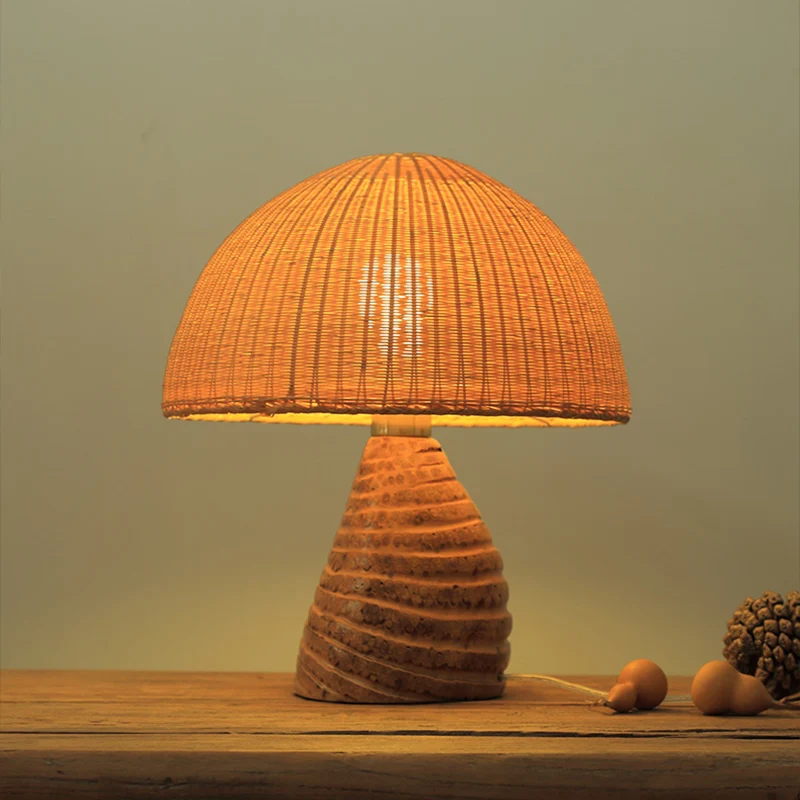 Koepelvormige bamboe kleine bureaulamp Aziatisch 1-kops beige taakverlichting met ronde houten basis Clearhalo
