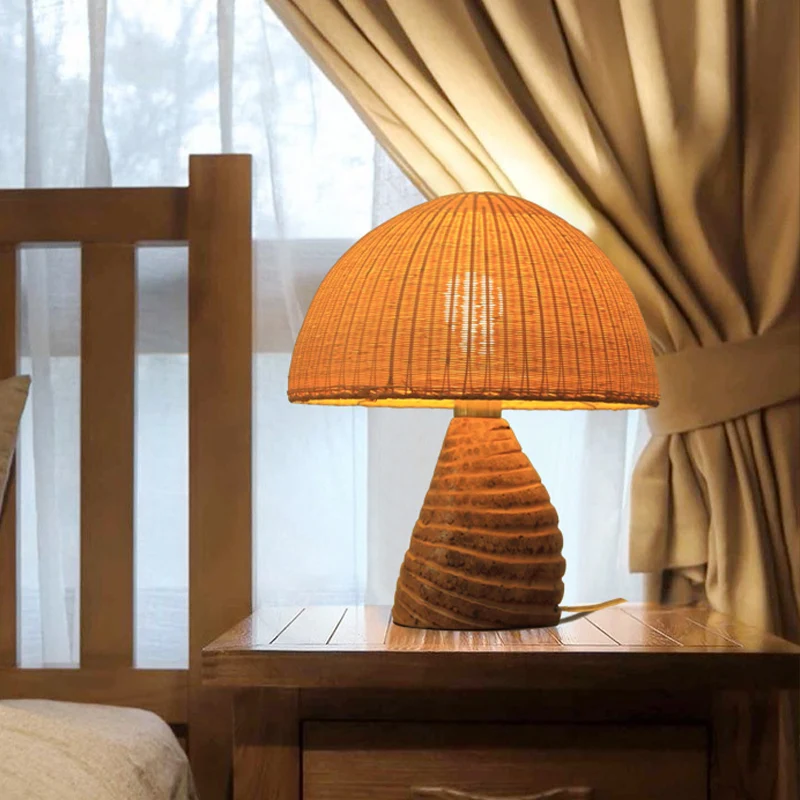 Koepelvormige bamboe kleine bureaulamp Aziatisch 1-kops beige taakverlichting met ronde houten basis Clearhalo