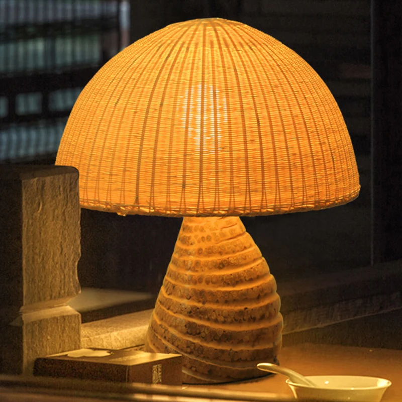 Koepelvormige bamboe kleine bureaulamp Aziatisch 1-kops beige taakverlichting met ronde houten basis Clearhalo