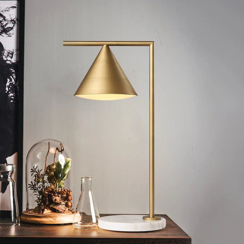 1 kop metalen tafellamp kolonialistische gouden conische slaapkamer nachtkastjelamp met marmeren voet Clearhalo