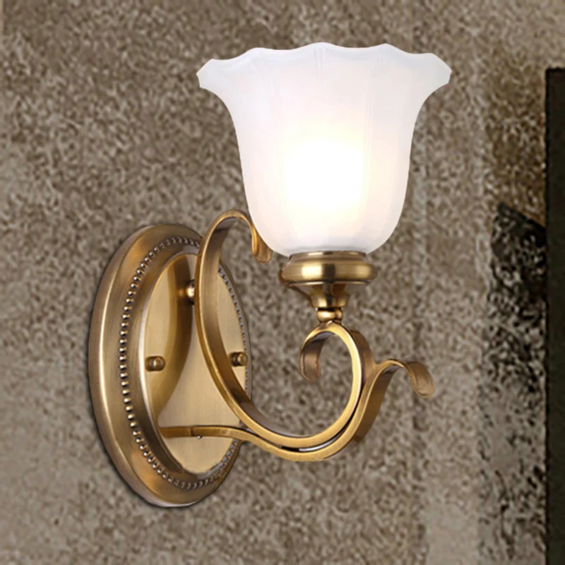 1 kop opaal glazen wandverlichting traditionele stijl gouden afwerking bloemblaadje schaduw gang wandkandelaar armatuur Cl...