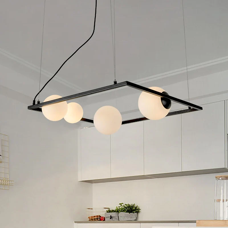 Kroonluchterlamp met zwart frame, moderne metalen hanglamp met 4 koppen en opaalglazen kap Clearhalo