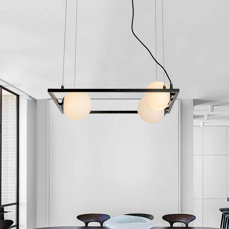 Kroonluchterlamp met zwart frame, moderne metalen hanglamp met 4 koppen en opaalglazen kap Clearhalo