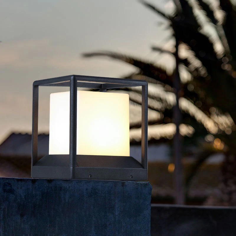 Kubieke kunststof paallamp Moderne 1-lichts zwart-witte poortlamp met metalen frame Clearhalo