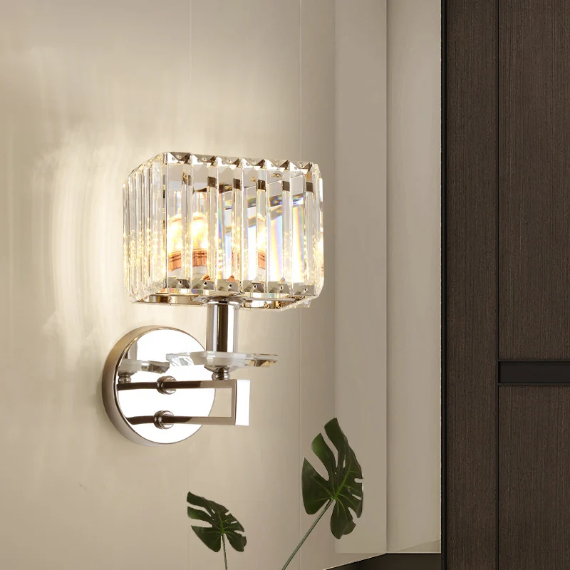Kubieke wandlamp eigentijds metaal 1-lichts wandkandelaar met verchroomde afwerking en helder kristallen blok Clearhalo