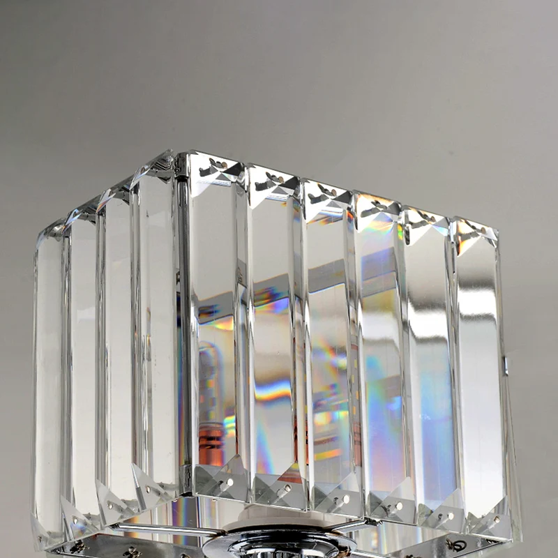 Kubieke wandlamp eigentijds metaal 1-lichts wandkandelaar met verchroomde afwerking en helder kristallen blok Clearhalo