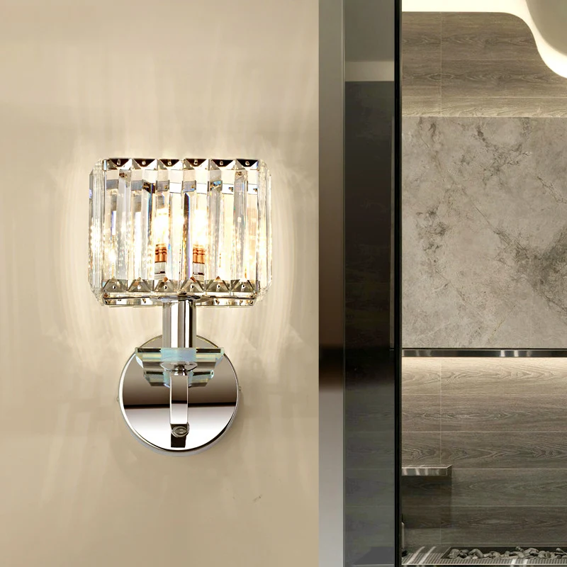 Kubieke wandlamp eigentijds metaal 1-lichts wandkandelaar met verchroomde afwerking en helder kristallen blok Clearhalo