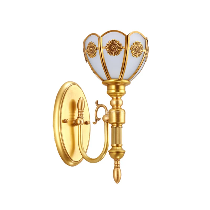 1 lamp bloemenkom wandkandelaar vintage gouden afwerking melkachtig glas wandmontage lamp met ronde arm Clearhalo