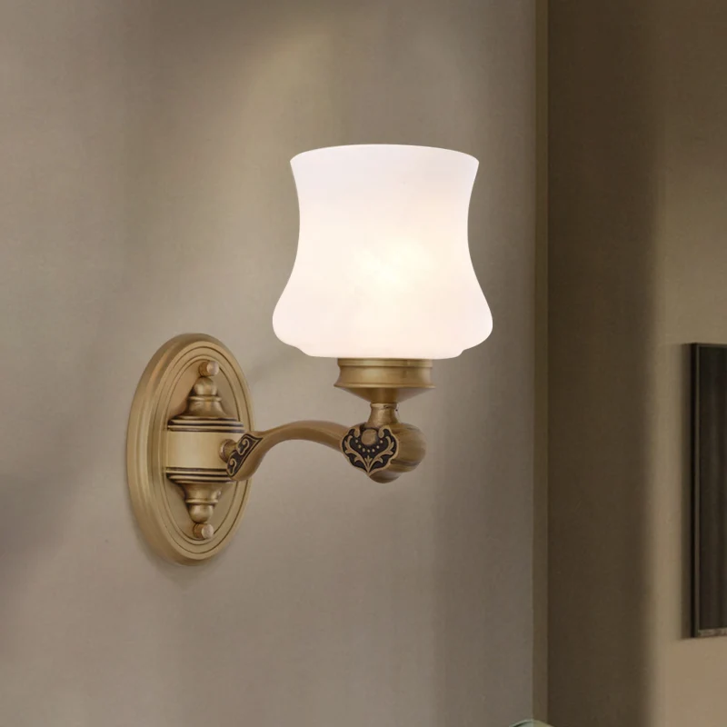 1 lamp oppervlak wandkandelaar land urn melkachtig glas wandverlichting ideeën messing voor slaapkamer Clearhalo