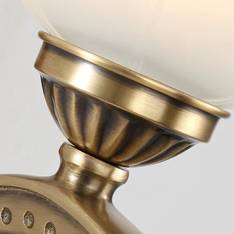 1/2 lampen trompet schanslamp traditie opaal glazen wandverlichtingsarmatuur met messing metalen gebogen arm Clearhalo