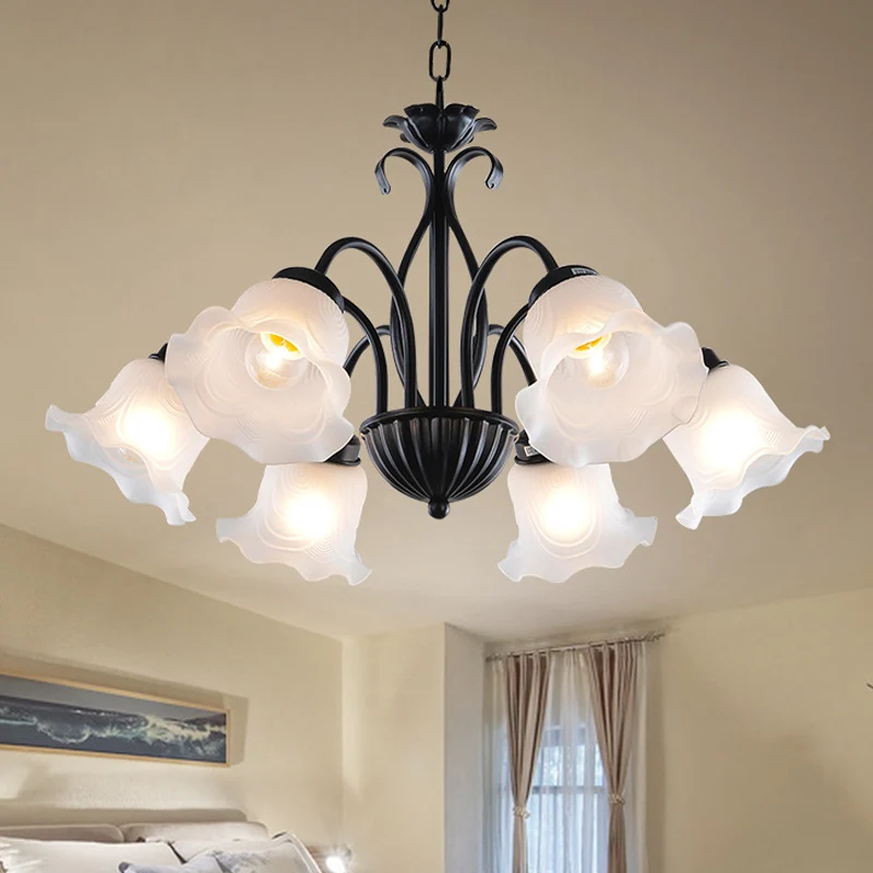 Landelijke bloemen kroonluchterlamp 5/6/8 koppen matglazen hanglamp zwart met gedraaide arm Clearhalo