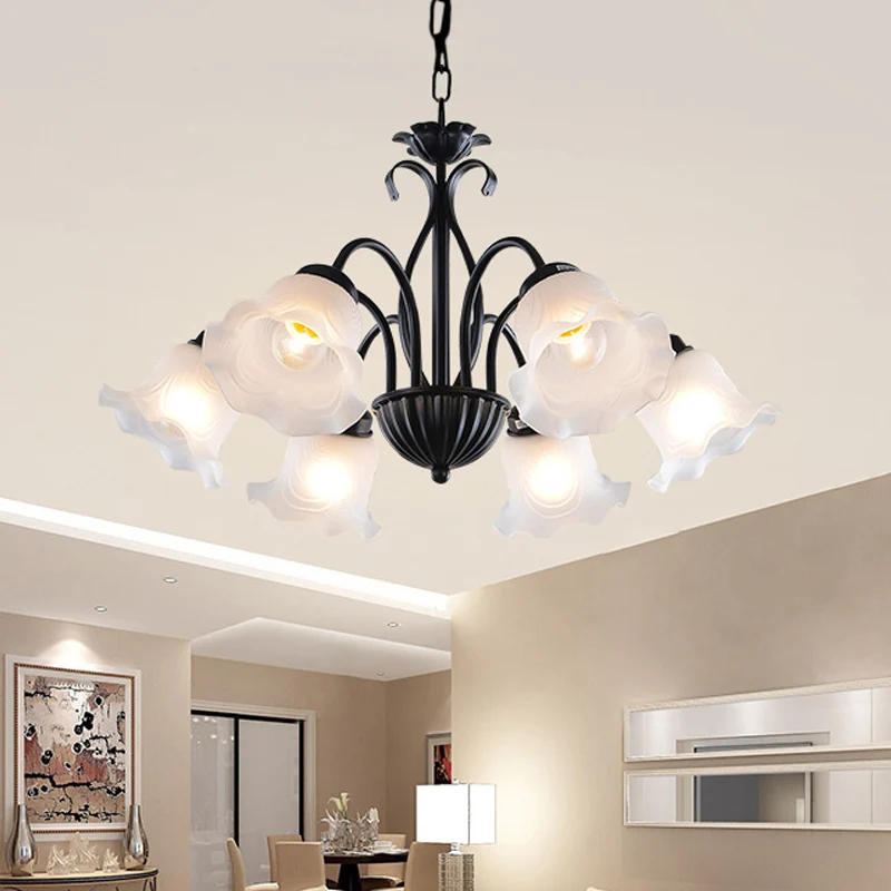 Landelijke bloemen kroonluchterlamp 5/6/8 koppen matglazen hanglamp zwart met gedraaide arm Clearhalo