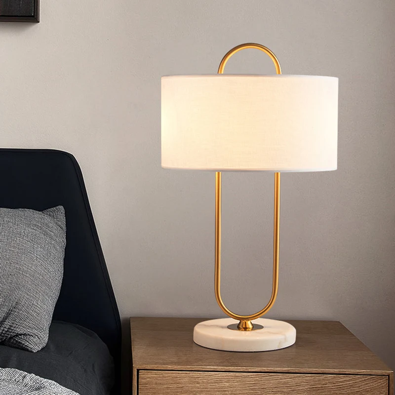 Langwerpig gevormd nachtkastje Lamp Metallic modern nachtlampje met marmeren voet en trommelstof kap Clearhalo