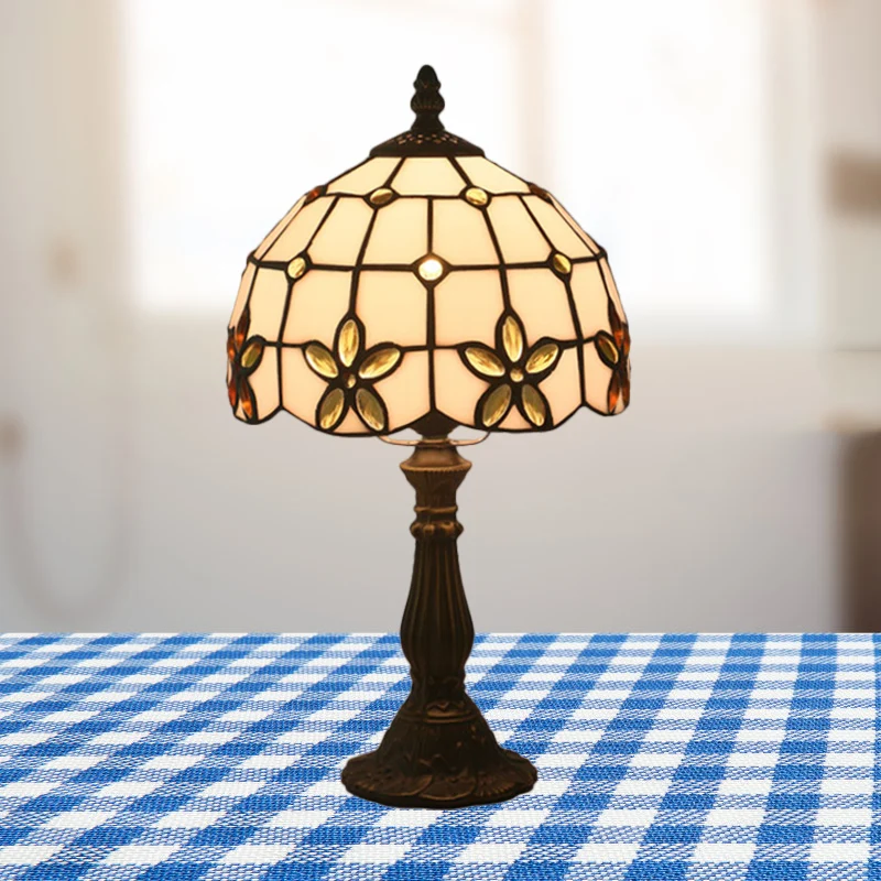 Lattice Bowl Wit Glazen Tafellamp Victoriaans 1 Licht Rood/Geel/Blauw Nachtkastje Licht Met Bloempatroon Clearhalo