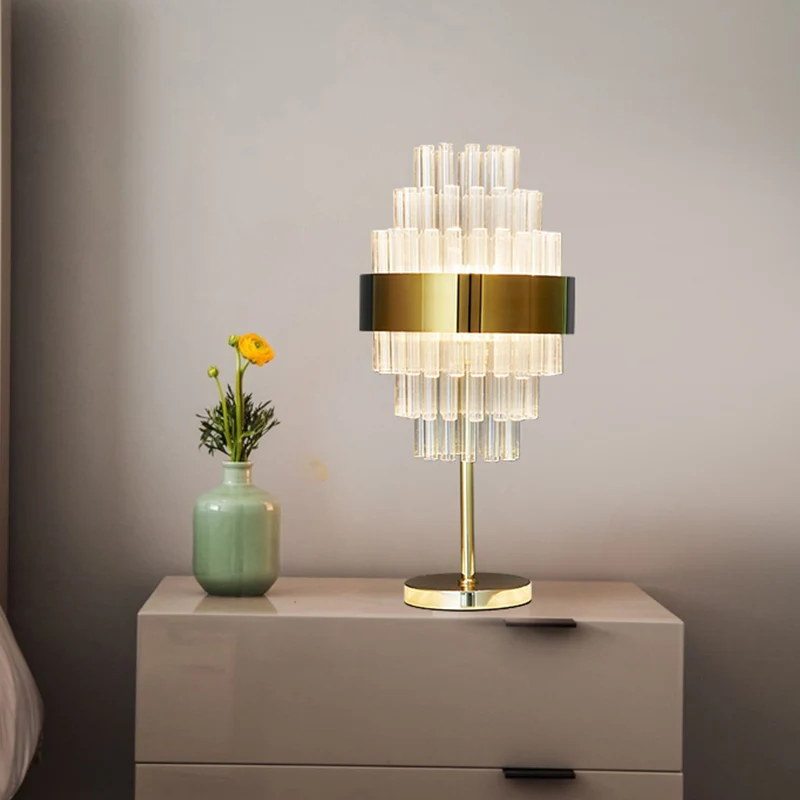 LED-nachtkastjelamp Moderne gouden taakverlichting met gelaagde, handgeslepen kristallen kap Clearhalo
