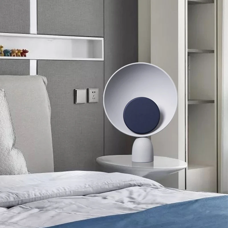 LED-slaapkamerleeslamp Modernisme Blauwe nachttafellamp met schotel metalen kap Clearhalo