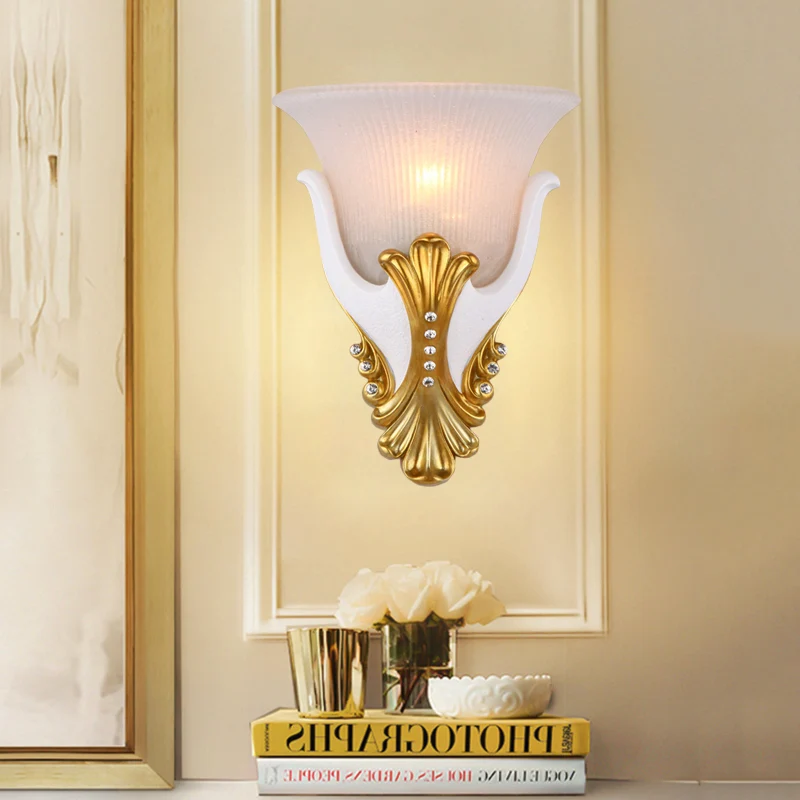 1 licht geribbelde glazen wandlamp vintage wit/geel klokvormig bedlampje, 9,5"/13" breed Clearhalo