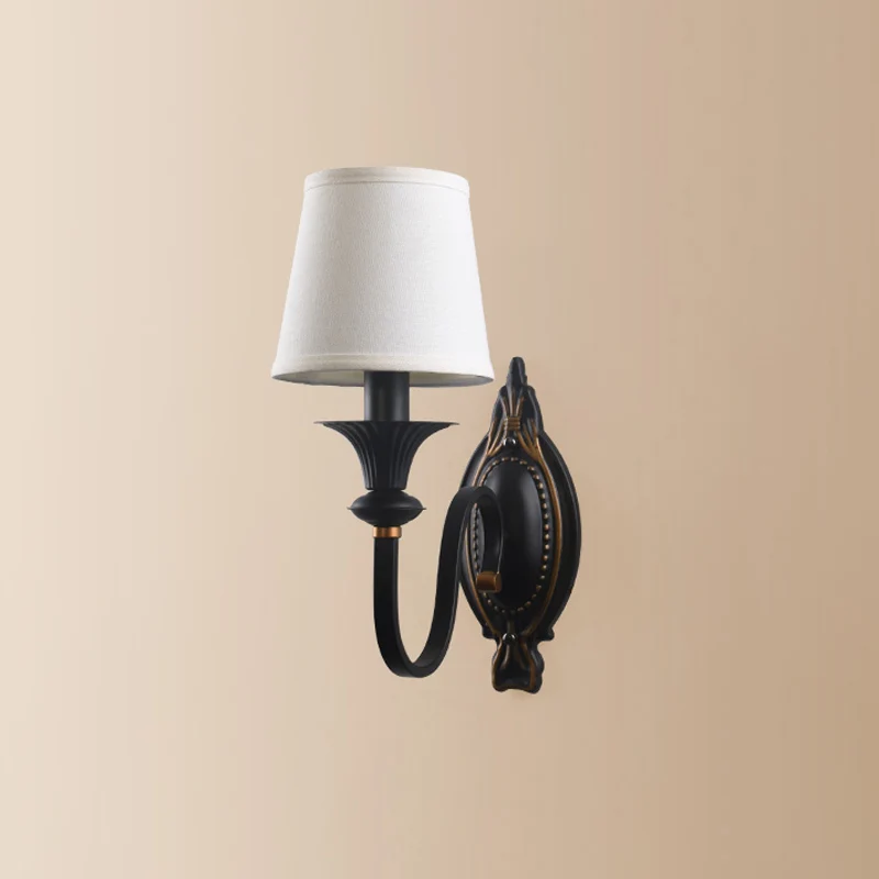 1 lichtkegelschaduw wandverlichtingsarmatuur platteland zwarte stoffen schanslamp met ronde arm Clearhalo