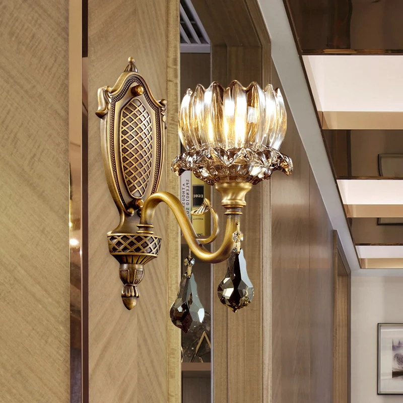 Lotus Amber Glazen Wandlamp Antiek 1 Kops Woonkamer Wandkandelaar met Kristallen Pendalogues Messing Clearhalo