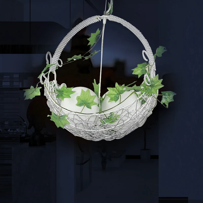 Mandkroonluchter met 2 lampen, pastorale witte metalen hanger met bolvormige opalen glazen kap en bladdecor Clearhalo