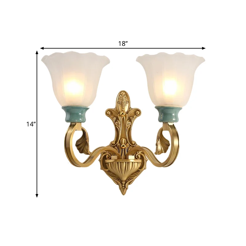 Melkachtig glas messing wandkandelaar bloesem 1/2-kop traditionele scroll arm wandverlichting armatuur met ginkgo blad dec...