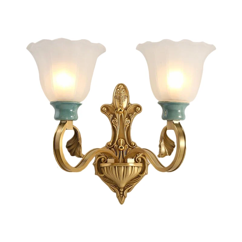 Melkachtig glas messing wandkandelaar bloesem 1/2-kop traditionele scroll arm wandverlichting armatuur met ginkgo blad dec...