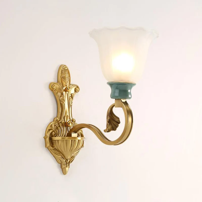 Melkachtig glas messing wandkandelaar bloesem 1/2-kop traditionele scroll arm wandverlichting armatuur met ginkgo blad dec...