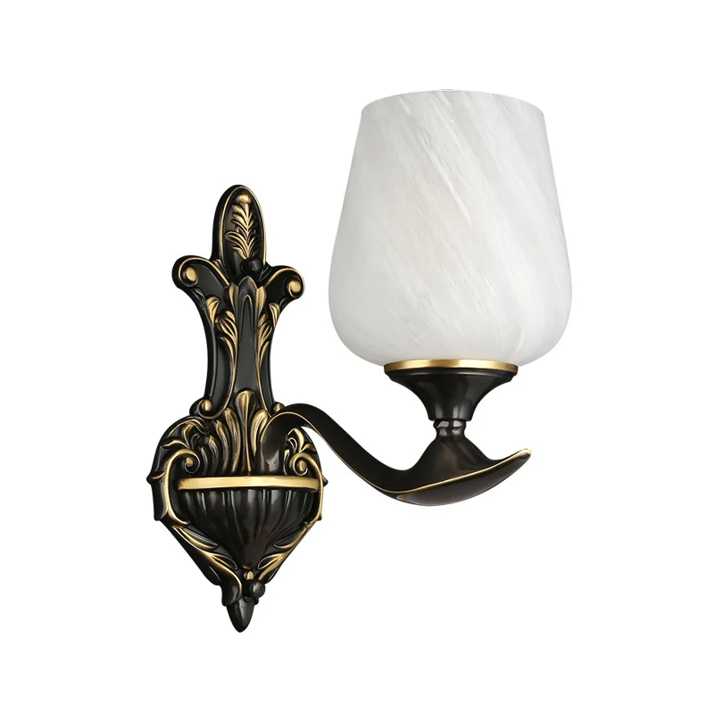 Melkachtige glazen bekerachtige wandlamp Traditionele 1/2-lichts nachtkastverlichtingsarmatuur zwart en goud Clearhalo