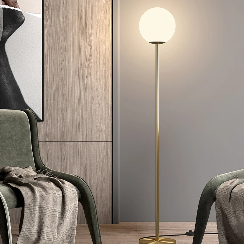 Melkachtige glazen bol leesvloerlamp modern 1-lichts messing afwerking staande verlichting voor slaapkamer Clearhalo