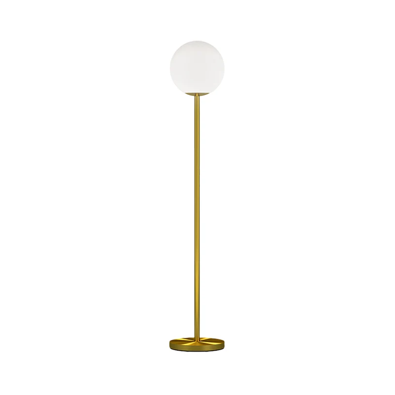 Melkachtige glazen bol leesvloerlamp modern 1-lichts messing afwerking staande verlichting voor slaapkamer Clearhalo