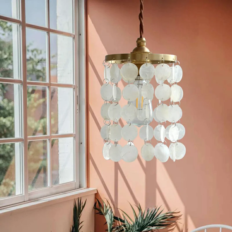 Messing cirkel hanglamp Coastal Metal 1-lichts eetkamer hanglamp met schelpdecor Clearhalo