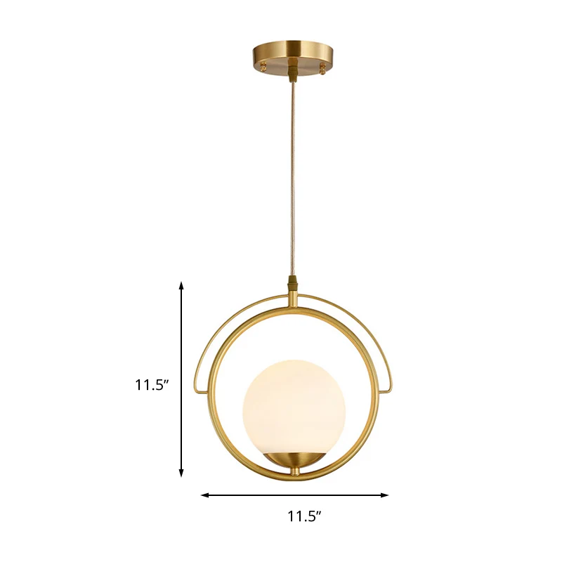 Messing hangende plafondlamp met ring, postmoderne metalen hanglamp met 1 kop en bolvormige witte glazen kap Clearhalo