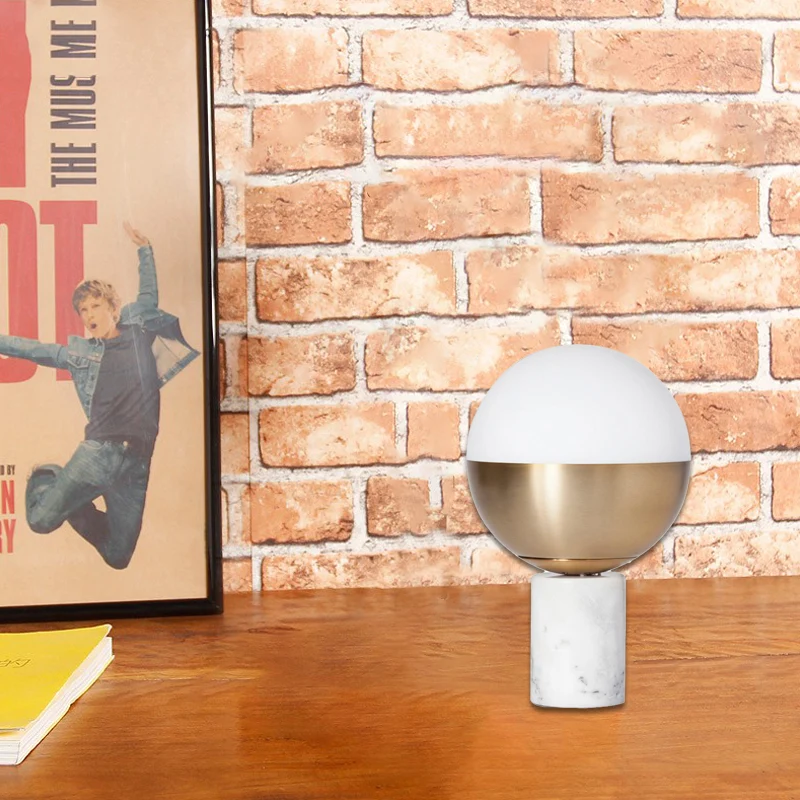 Messing Orbit Shade Tafellamp Modernisme Stijl 1-lichts opaalglazen tafelverlichting met marmeren voet Clearhalo