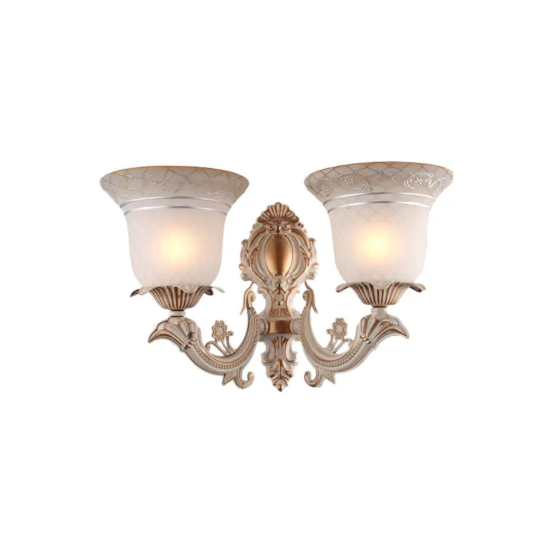 Metaalbeige wandverlichtingsarmatuur ronde arm 1/2-licht antieke wandkandelaar met klokvormige witte glazen kap Clearhalo
