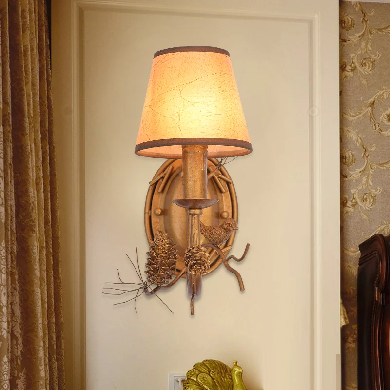 Metal Cone Sconce Lighting Vintage 1-lichts binnenwandgemonteerde lamp brons met vogelaccent Clearhalo