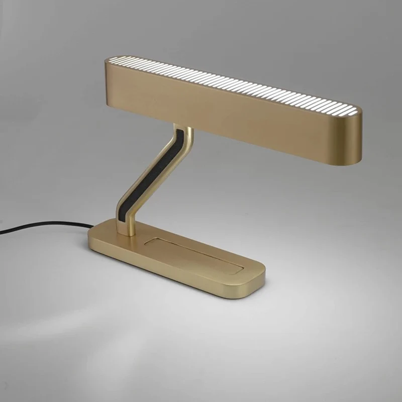 Metalen ovale tafelverlichting Hedendaagse LED-nachtlamp met ladebasis goud Clearhalo