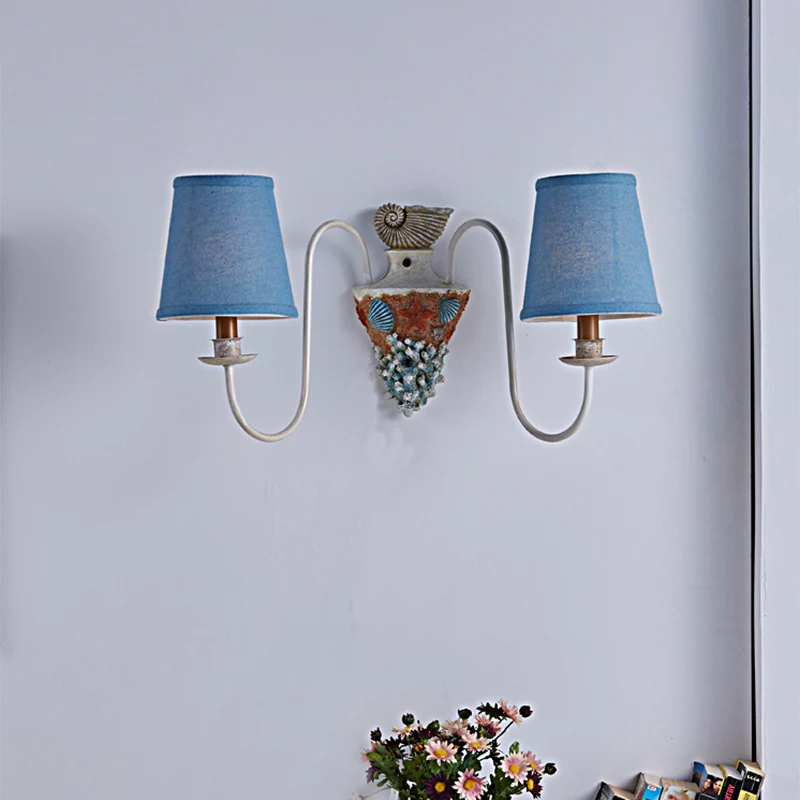 Metalen wandverlichting met 2 lampjes Landelijk blauw gebogen armatuur voor binnen, met taps toelopende stoffen kap Clearhalo