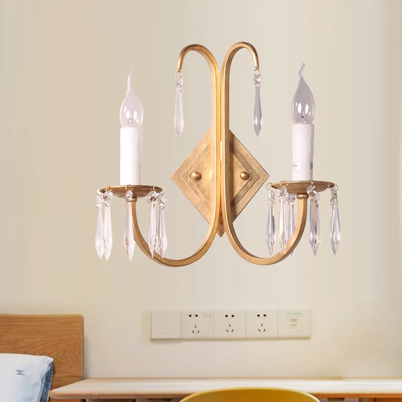 Metallic kaarsstijl wandverlichtingsarmatuur Rustiek 2-lichts eetkamerkandelaar goud met kristallen druppel Clearhalo