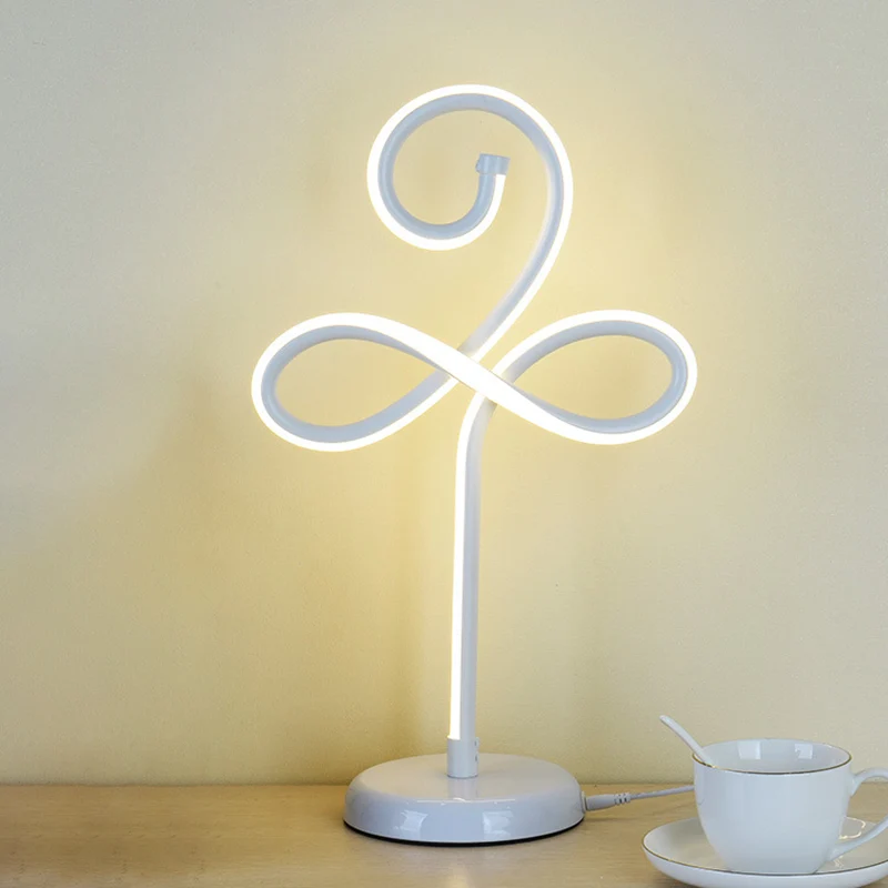 Metallic klaverachtige nachttafellamp Eenvoudige stijl LED-taaklamp wit voor slaapkamer Clearhalo