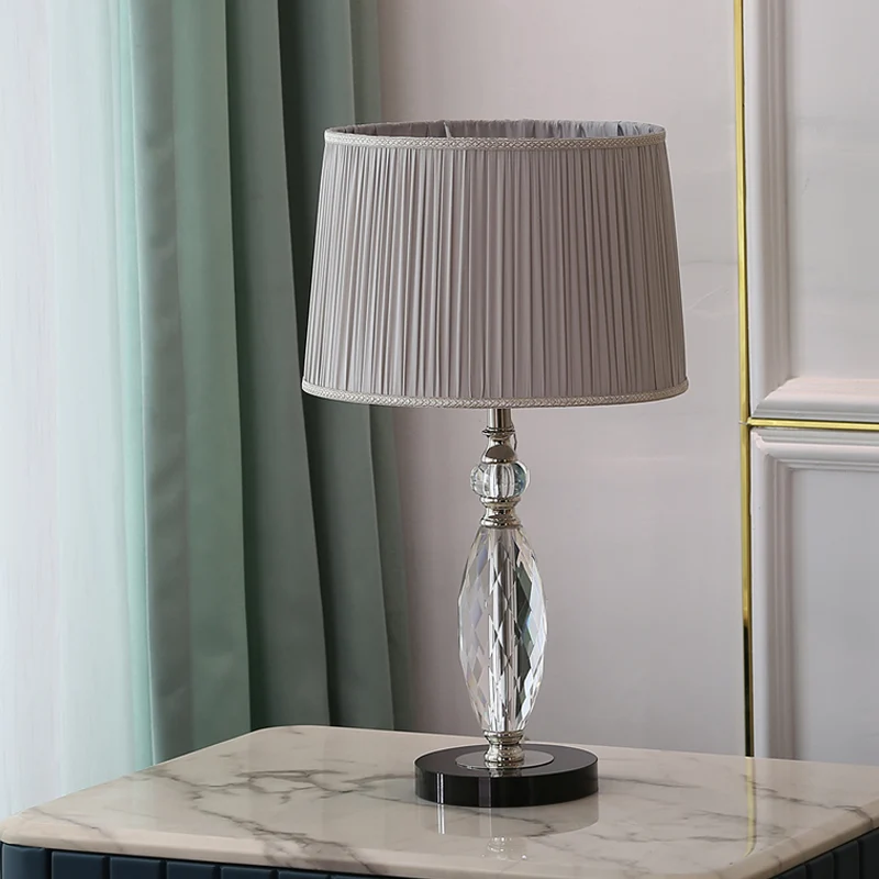 Minimalisme 1-lamps bureaulamp met stoffen kap Grijs/blauw Drum-nachtkastjelicht met heldere kristallen voet voor salon Cl...