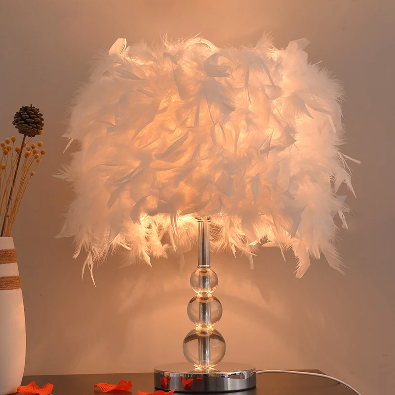 Minimalistisch cilindernachtlampje Feather 1-hoofdslaapkamertafellamp rood/roze/paars met bellenkristallen sokkel Clearhalo