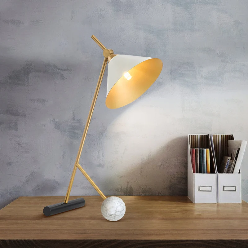 Minimalistisch nachtkastje met kegelvormige verlichting, metallic nachtkastje met 1 lamp en tweepoots voet Clearhalo