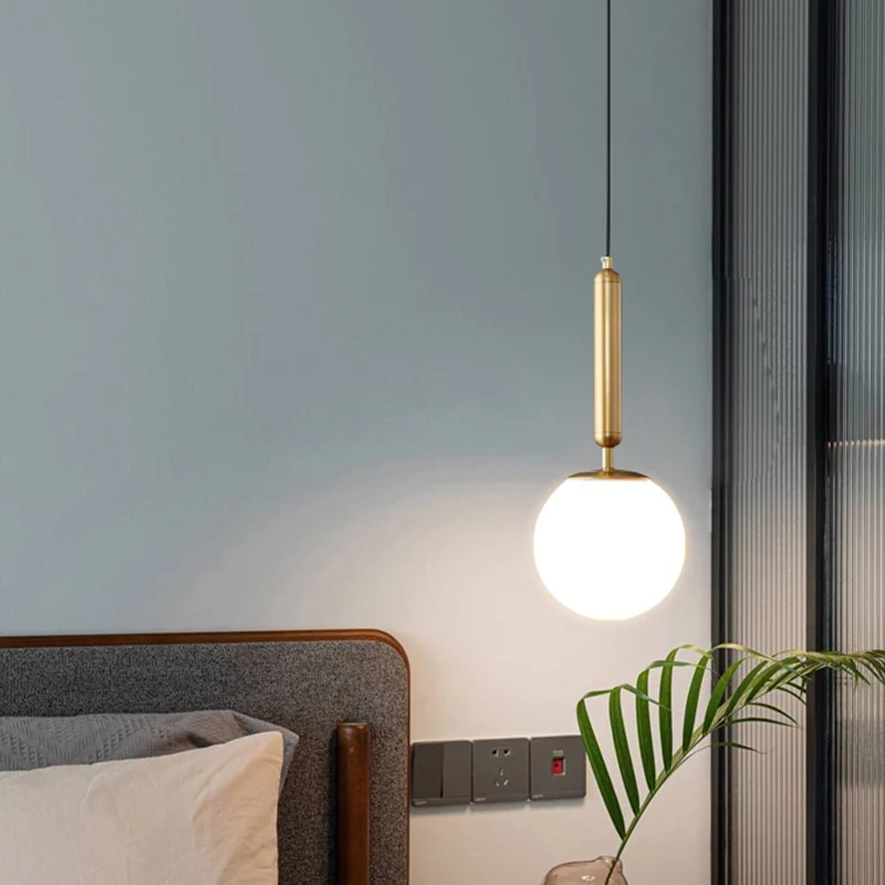 Minimalistische bolhangende plafondlamp opaal geblazen glas 1-lamps nachtkastje-slingerlamp goud Clearhalo