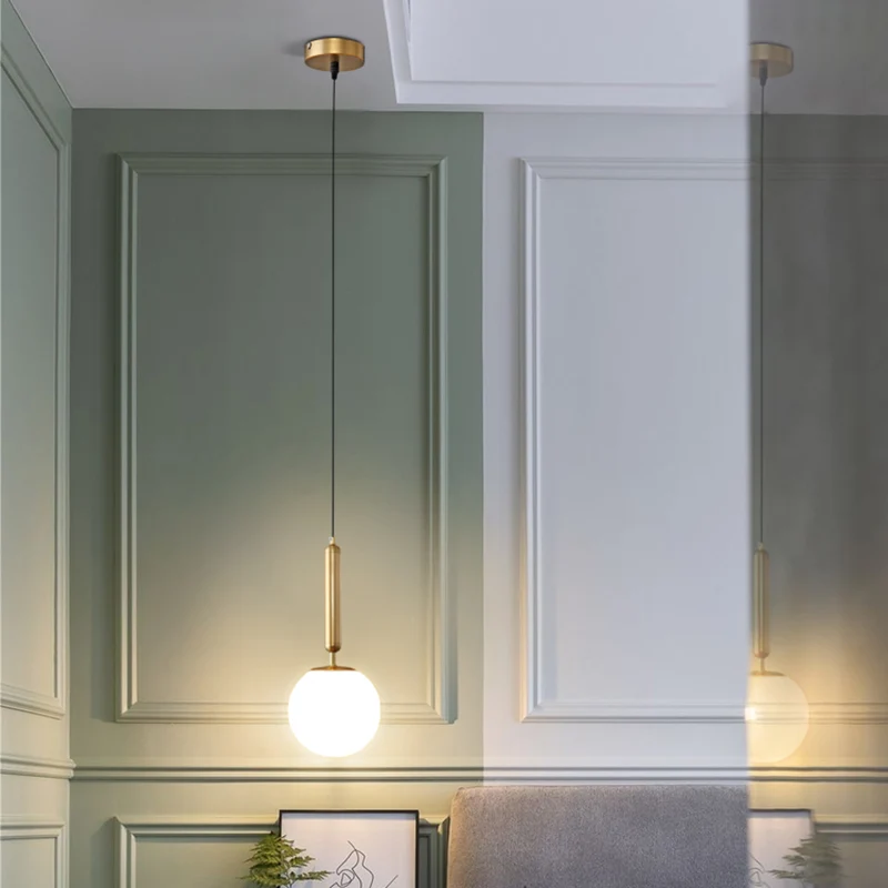 Minimalistische bolhangende plafondlamp opaal geblazen glas 1-lamps nachtkastje-slingerlamp goud Clearhalo