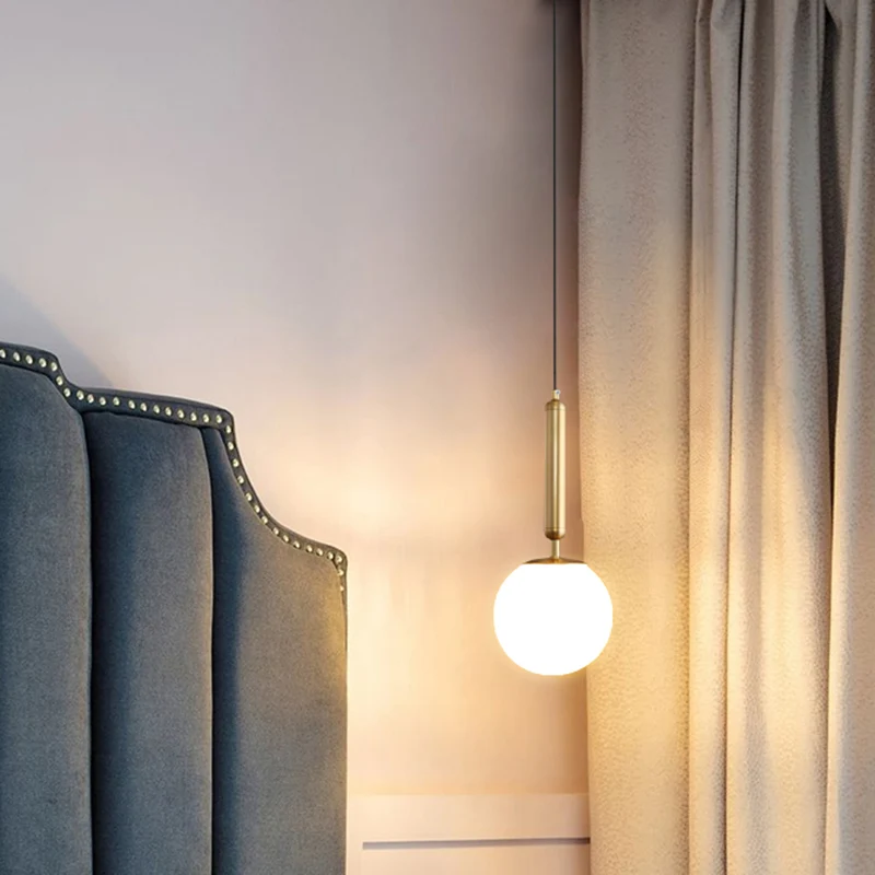 Minimalistische bolhangende plafondlamp opaal geblazen glas 1-lamps nachtkastje-slingerlamp goud Clearhalo