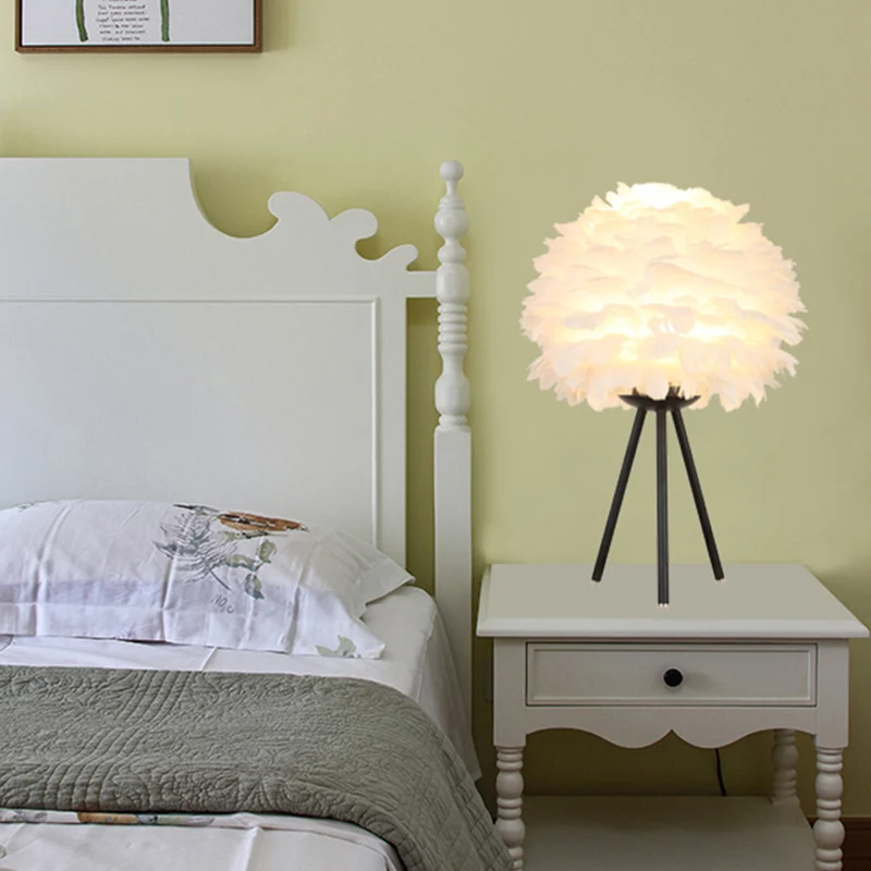 Minimalistische bolvormige nachtlamp Feather 1-koppig nachtkastje met statief Clearhalo