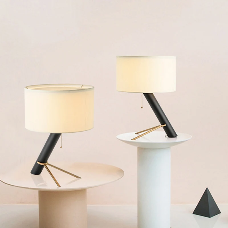 Minimalistische creatieve driepoot nachtlamp metaal 1 lamp slaapkamer tafellamp met trekketting zwart met ronde stoffen ka...