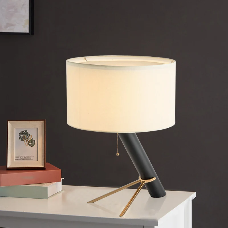 Minimalistische creatieve driepoot nachtlamp metaal 1 lamp slaapkamer tafellamp met trekketting zwart met ronde stoffen ka...